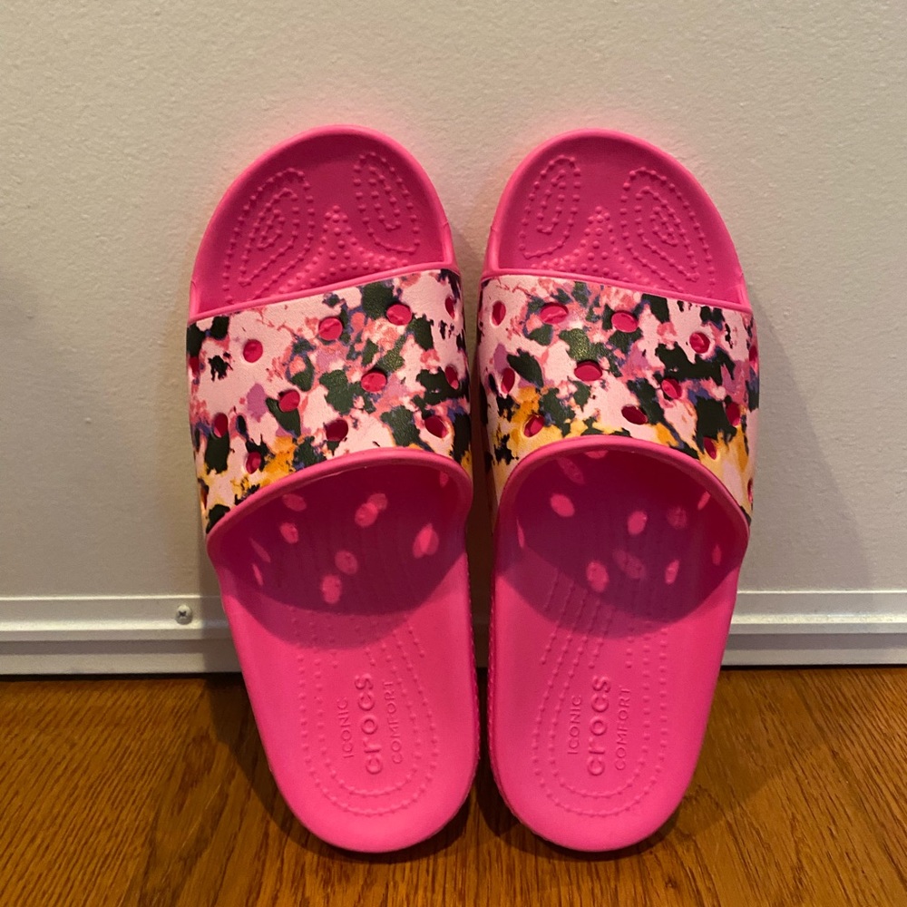 CROCS Slides Size J3 (fits Women’s 5)